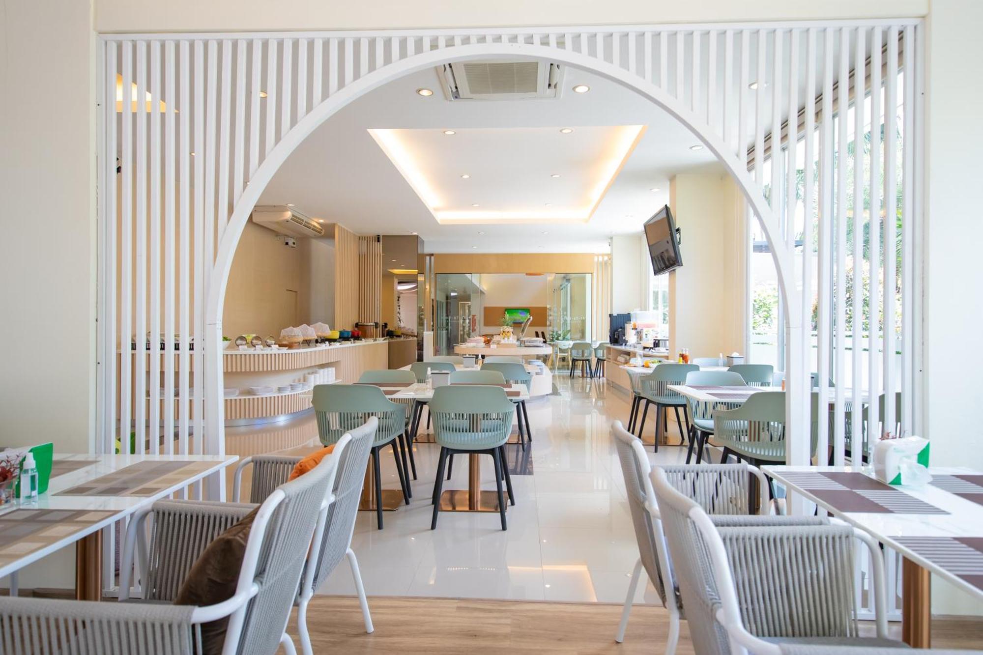 Phavina Hotel Rayong Sha Extra Plus Exteriör bild